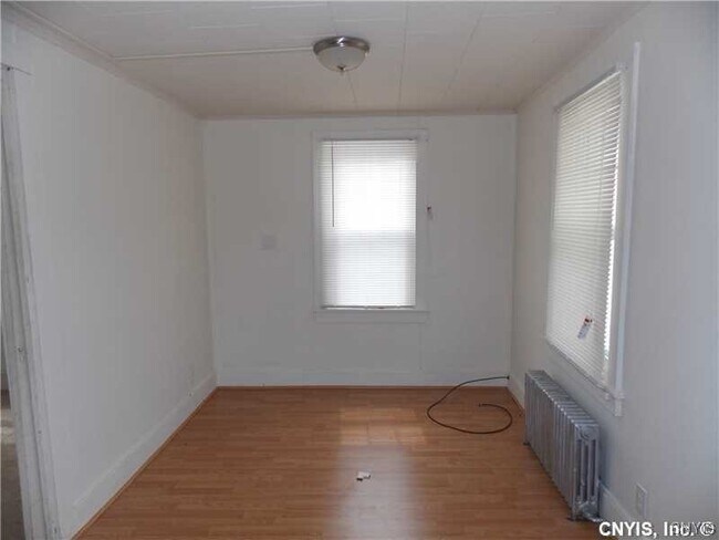 Building Photo - 405 Budd St