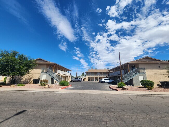 Building Photo - 143 S Doran