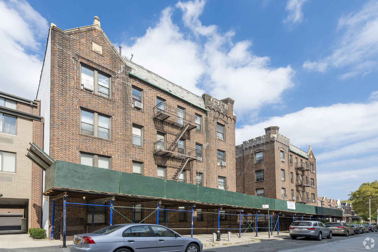 Primary Photo - 443 95th St