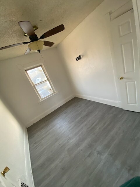 Building Photo - 221 Licking St