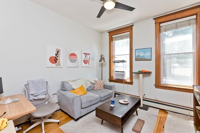 Foto del edificio - 2139 N Oakley Ave
