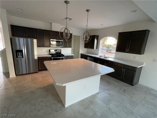 Building Photo - 9746 Hawk Crest St