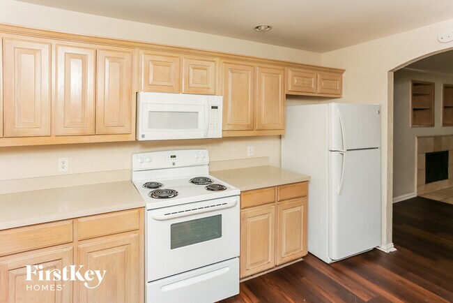 Foto del edificio - 5305 Jordan Ridge Dr