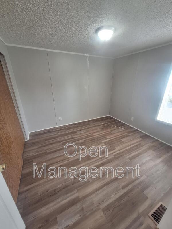 Building Photo - 301 Mantle Ave