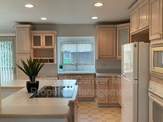 Building Photo - 6861 W 68th Pl