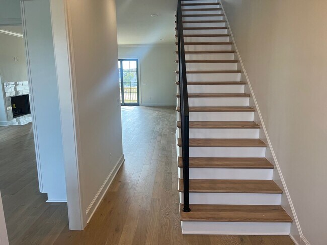 Building Photo - Luxury June Lake Custom Home