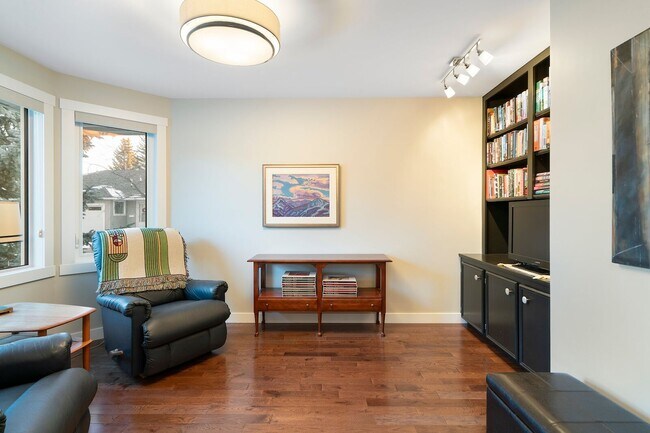 Building Photo - 23 Hawkside Park NW