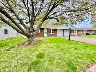 Building Photo - 2524 W Wardcliffe Dr
