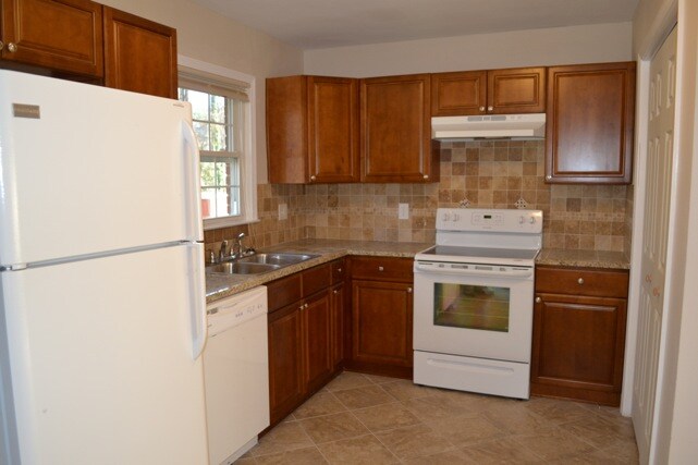 Building Photo - 3023 Clifton Rd SE