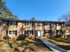 Building Photo - 1651 Line Cir