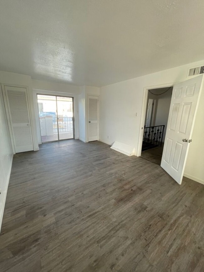 Building Photo - 812 Ortiz Dr SE
