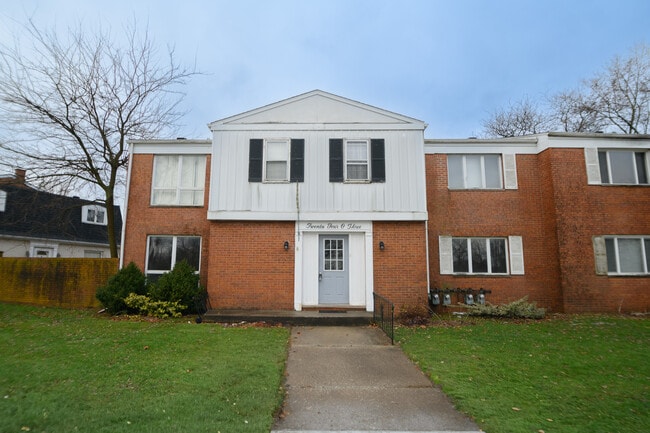 Building Photo - 2403 W 63rd Ave