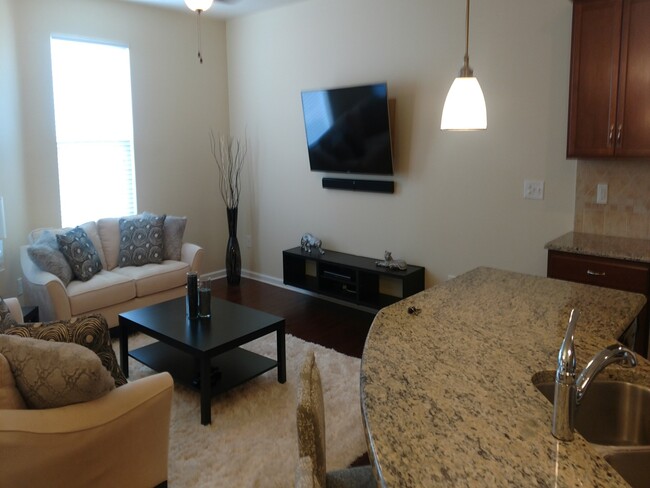 Foto del edificio - 716 Silver Stream Ln