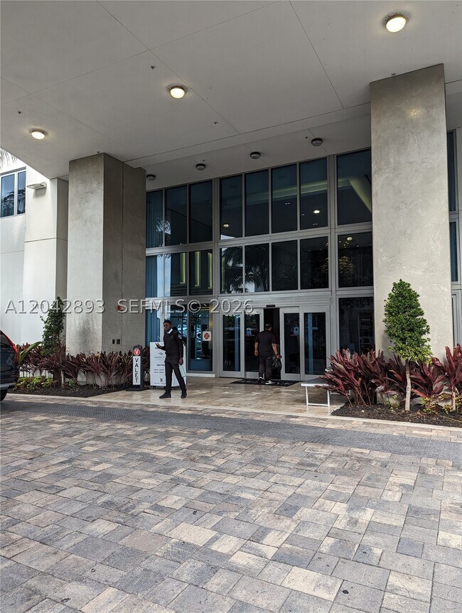 Foto del edificio - 17111 Biscayne 1011