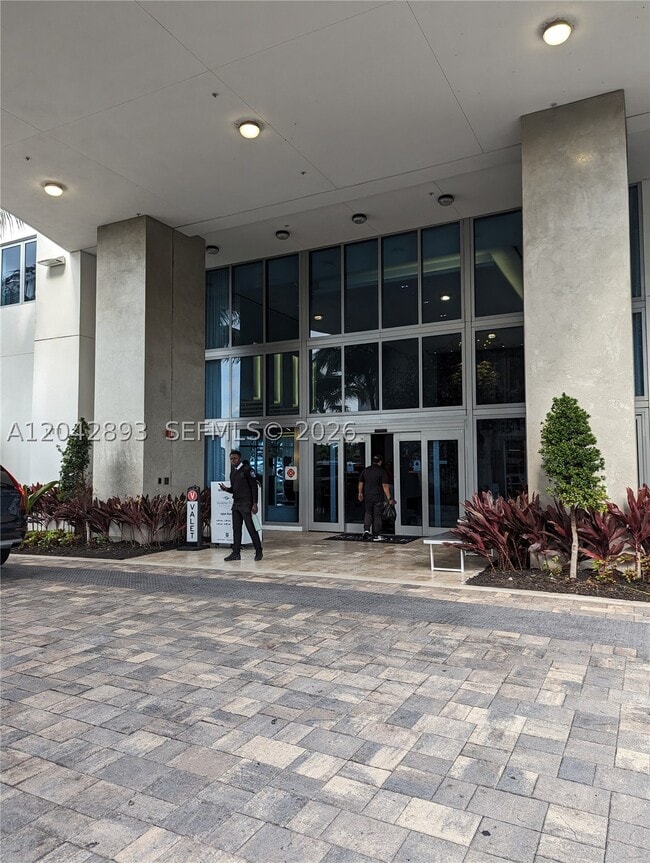 Building Photo - 17111 Biscayne 1011
