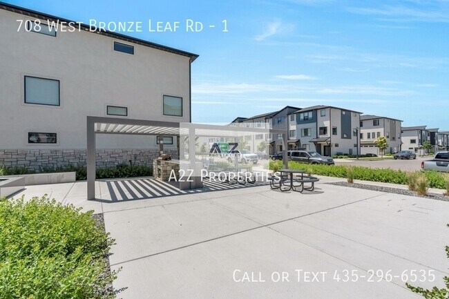 Building Photo - 708 W Bronze Leaf Rd