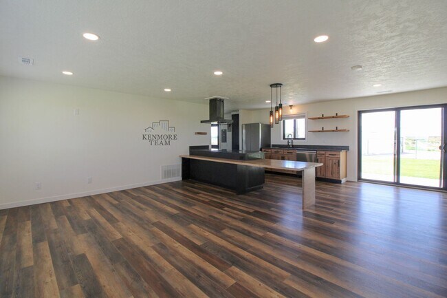 Foto del edificio - 4 Bedroom, 3.5 Bath Home in Pasco