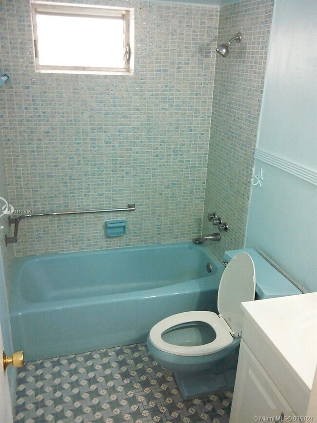 Building Photo - 1662 Lincoln Ct