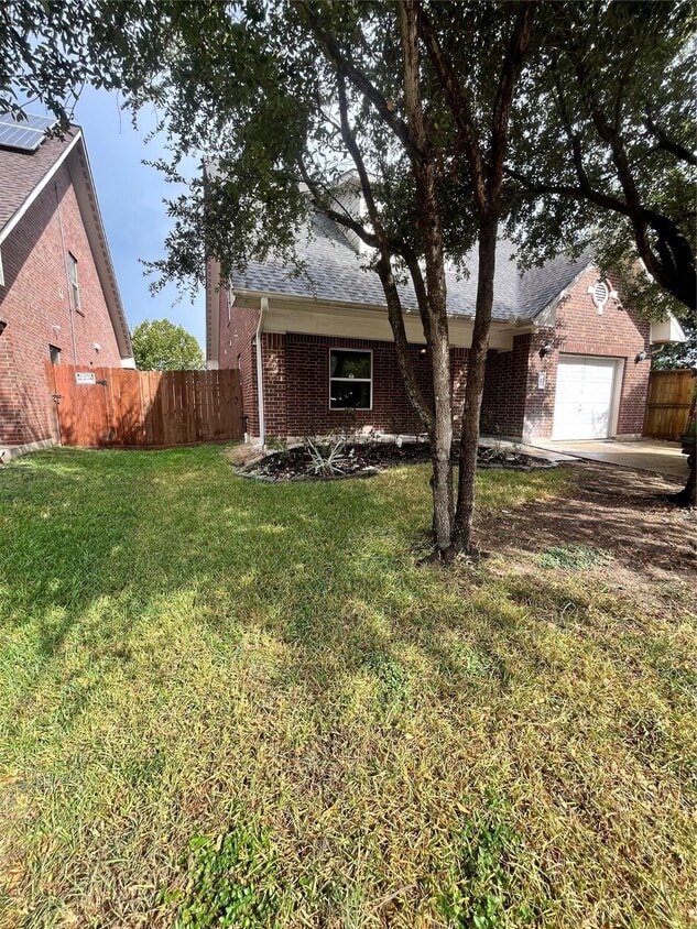 Foto principal - 9802 Morrisville Ct