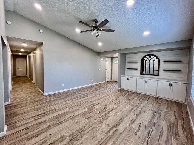 Foto del edificio - $2,795 Shaw & Academy 4 Bedroom / 2 Bathro...