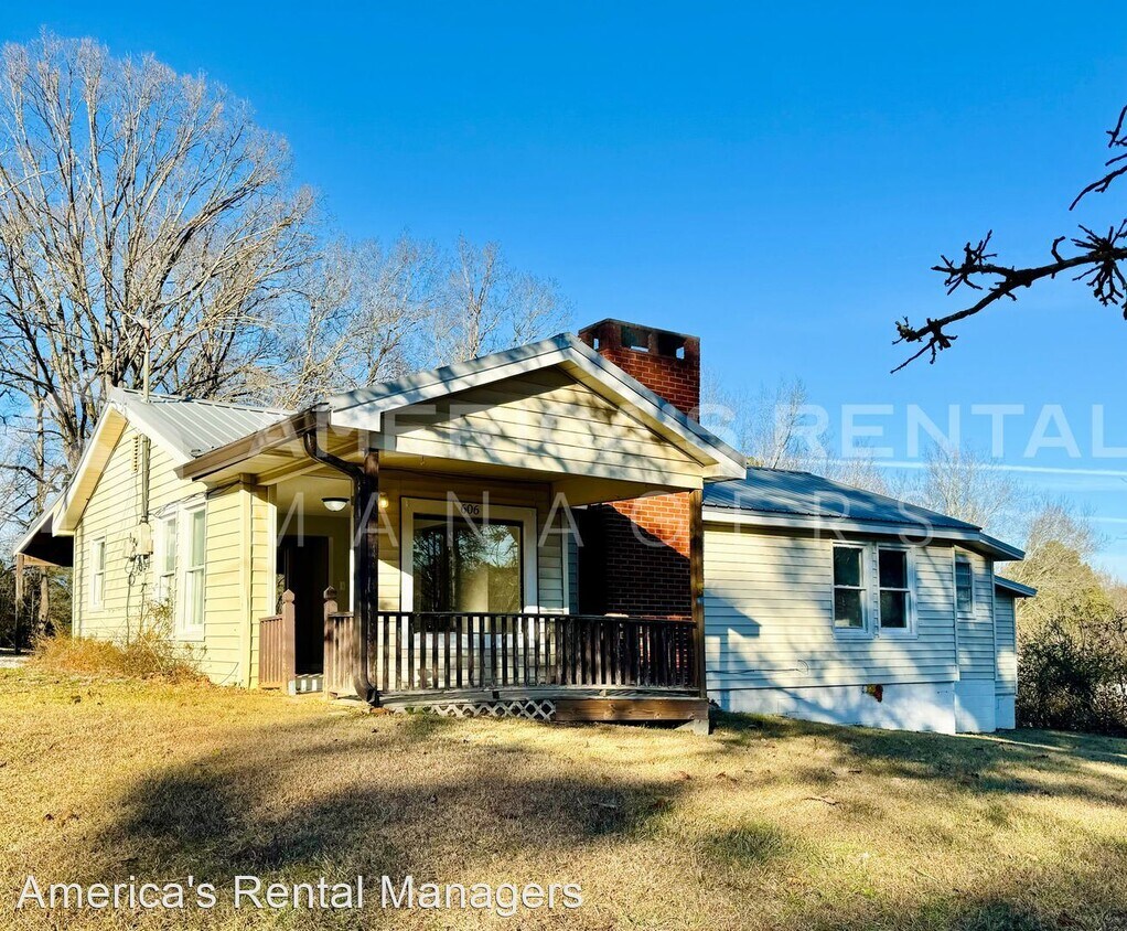 Primary Photo - 3 br, 1 bath House - 606 Flag Pole Mountai...