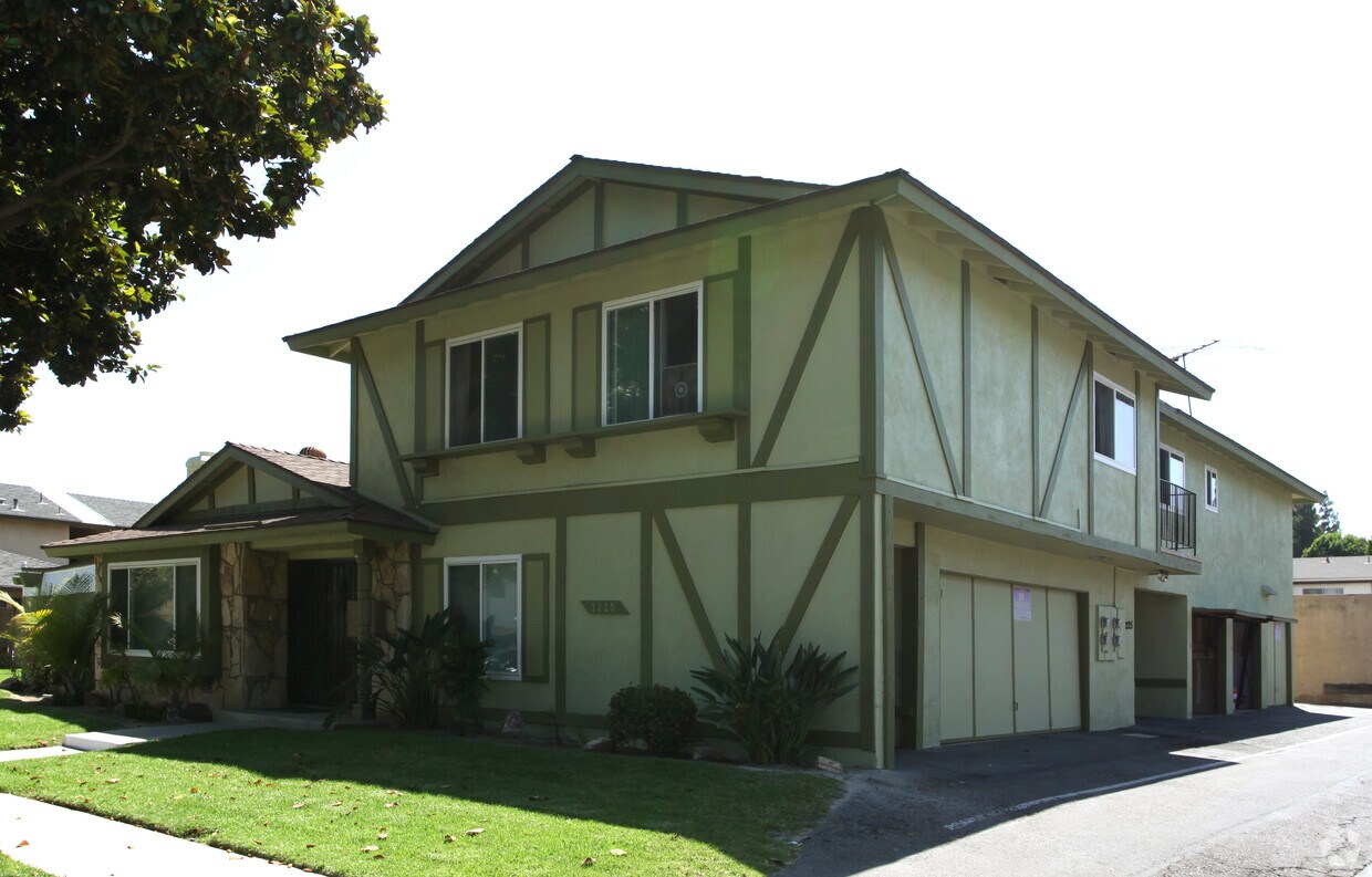Primary Photo - 1225 S Athena Way