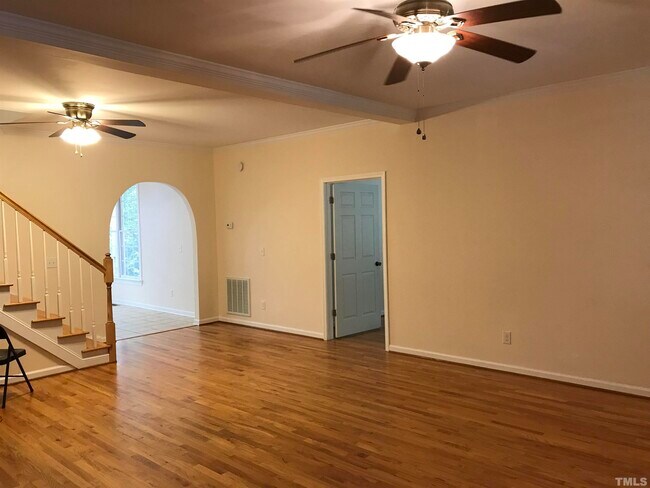 Building Photo - 380 Riverstone Dr