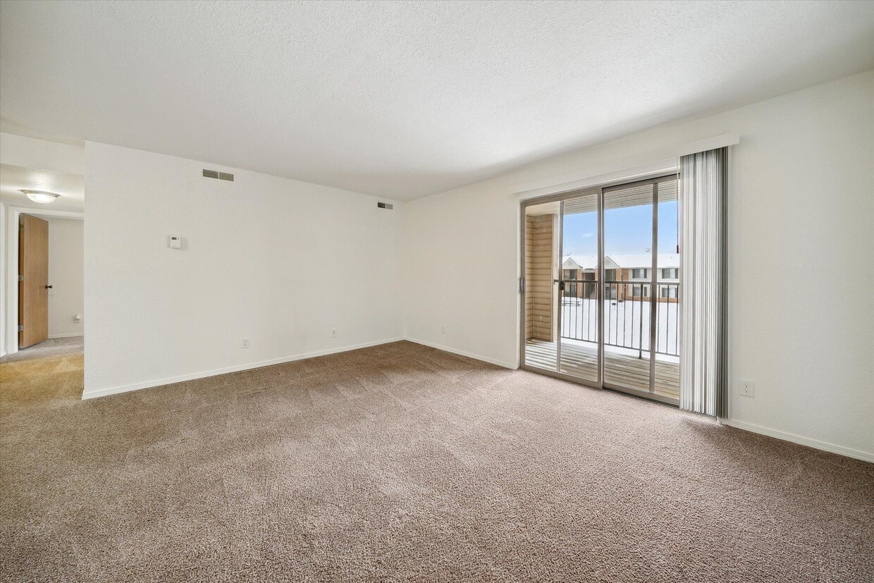 Two Bedroom (Classic) - 2 Bed / 2 Bath - 897 Sq.Ft. - Lakeside Park