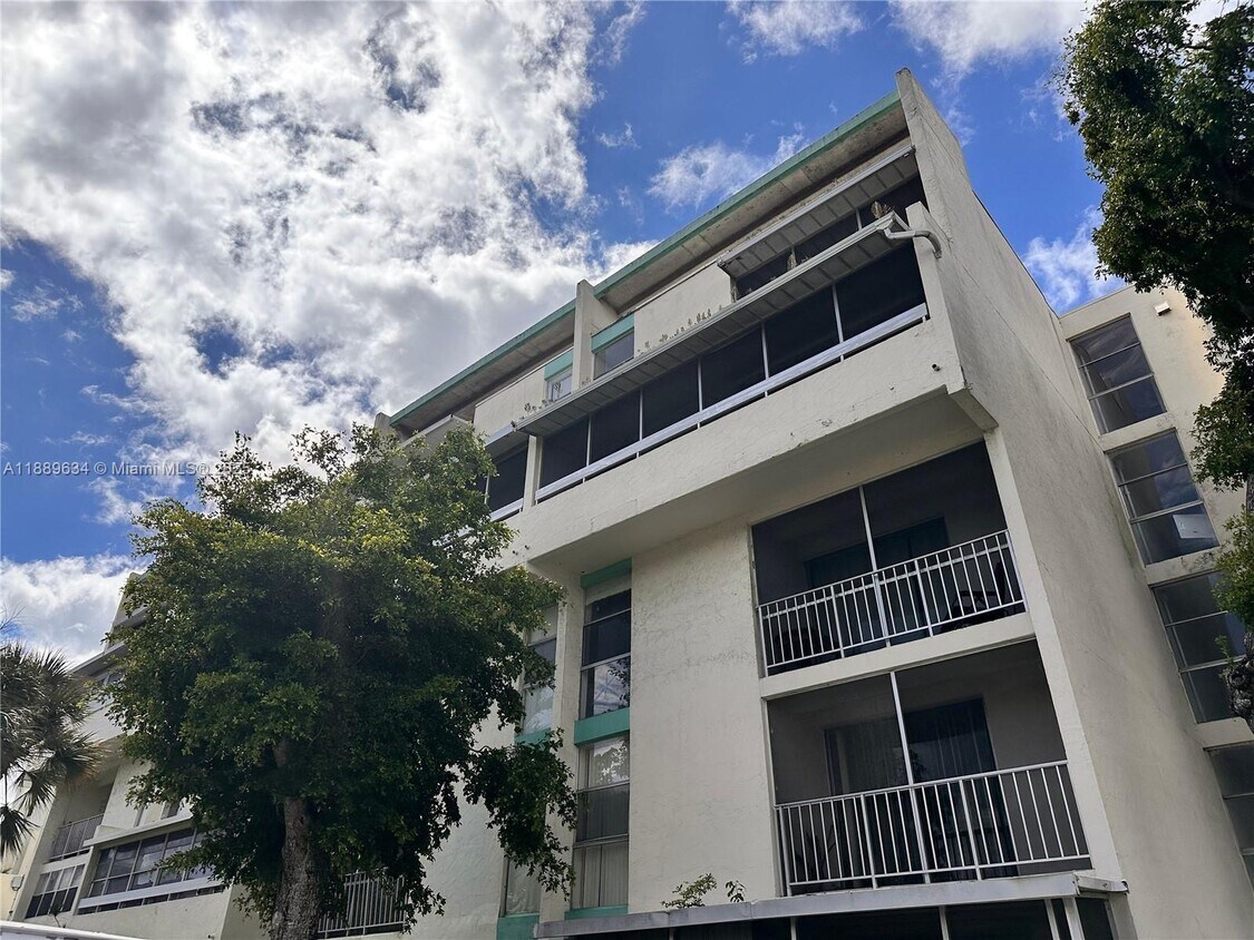 Foto principal - 2029 NW 46th Ave