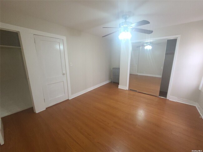 Foto del edificio - 90-45 207th St