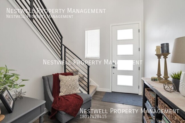 Building Photo - Newer 4-bed Home in West Haven