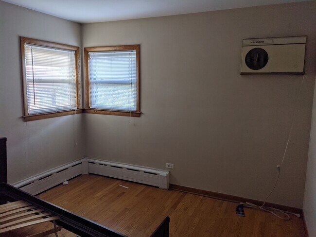 Building Photo - 5267 N Natoma Ave