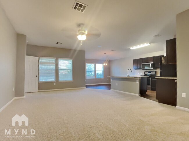 Building Photo - 1100 Mitchell Dr