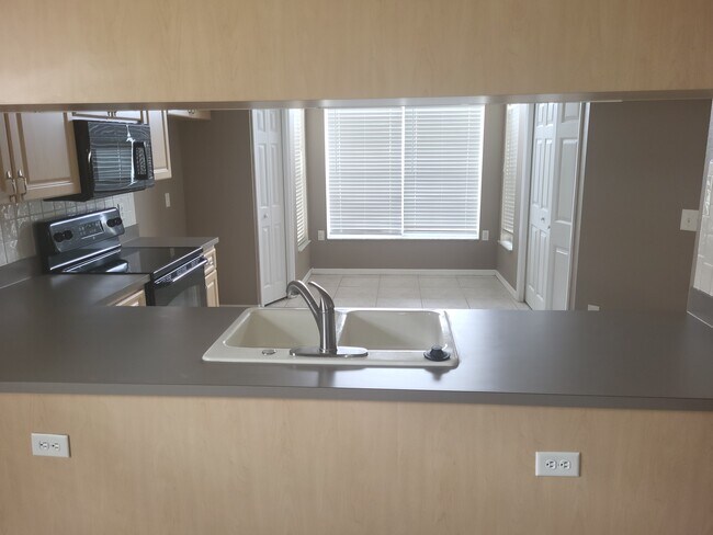 Foto del edificio - 7916 Floradora Dr