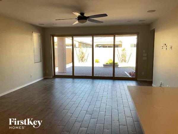 Foto del edificio - 19748 W Devonshire Ave