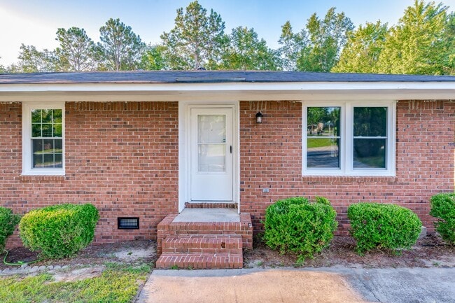 Foto del edificio - 216 Cross Hill Rd