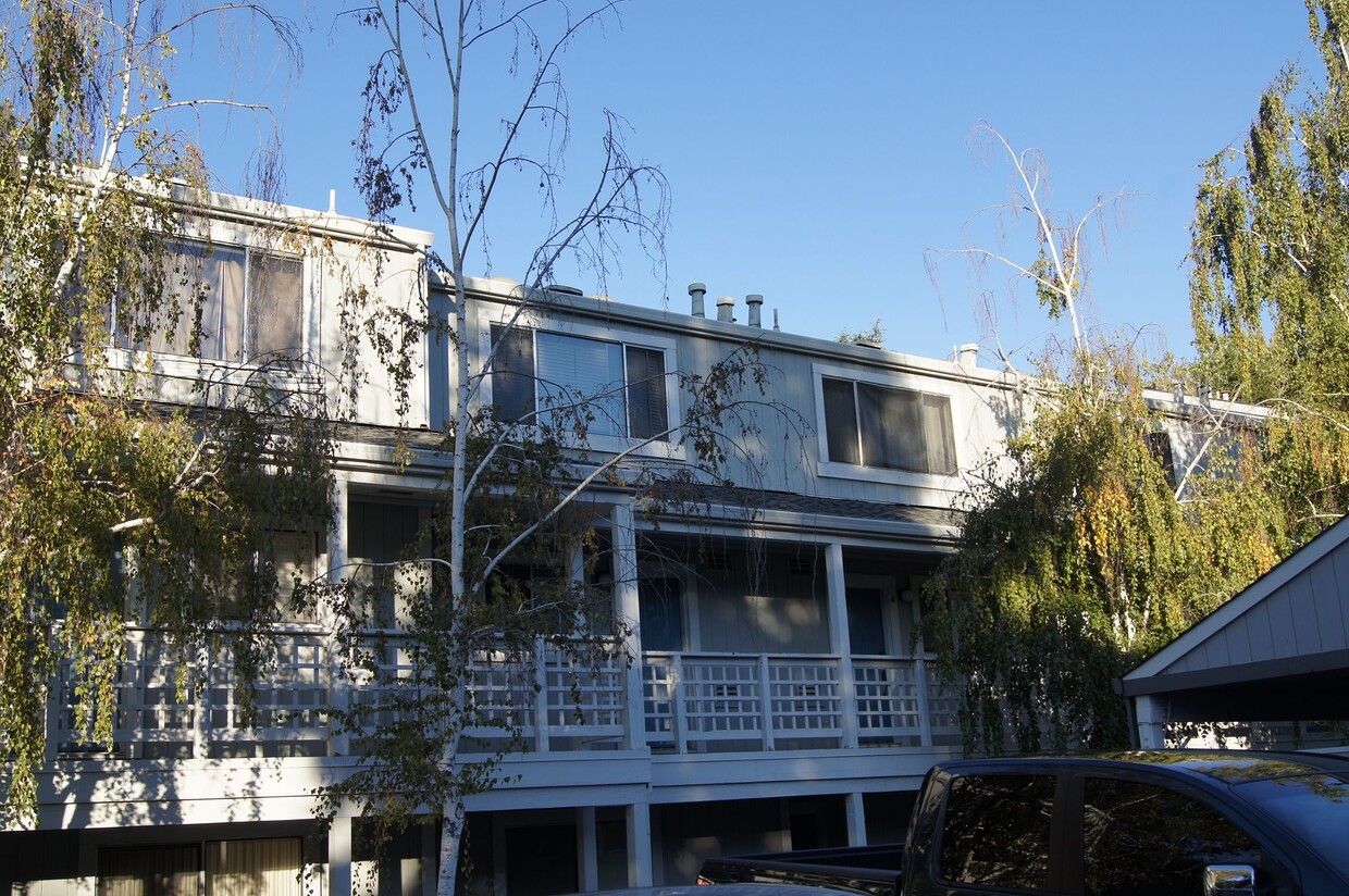 Well maintained quiet complex - 1364 Las Juntas Way