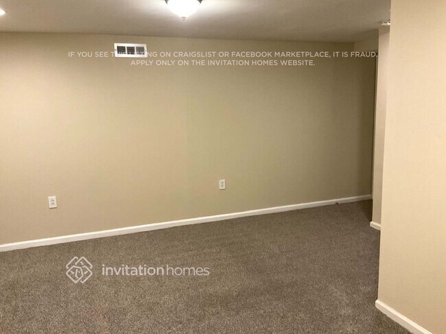 Foto del edificio - 240 Blake Dr