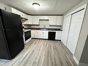 Building Photo - 863 E Main St Ext