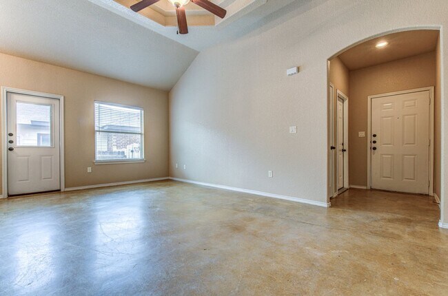 Building Photo - AVAILABLE NOW! Nice 3 Bedroom Duplex locat...