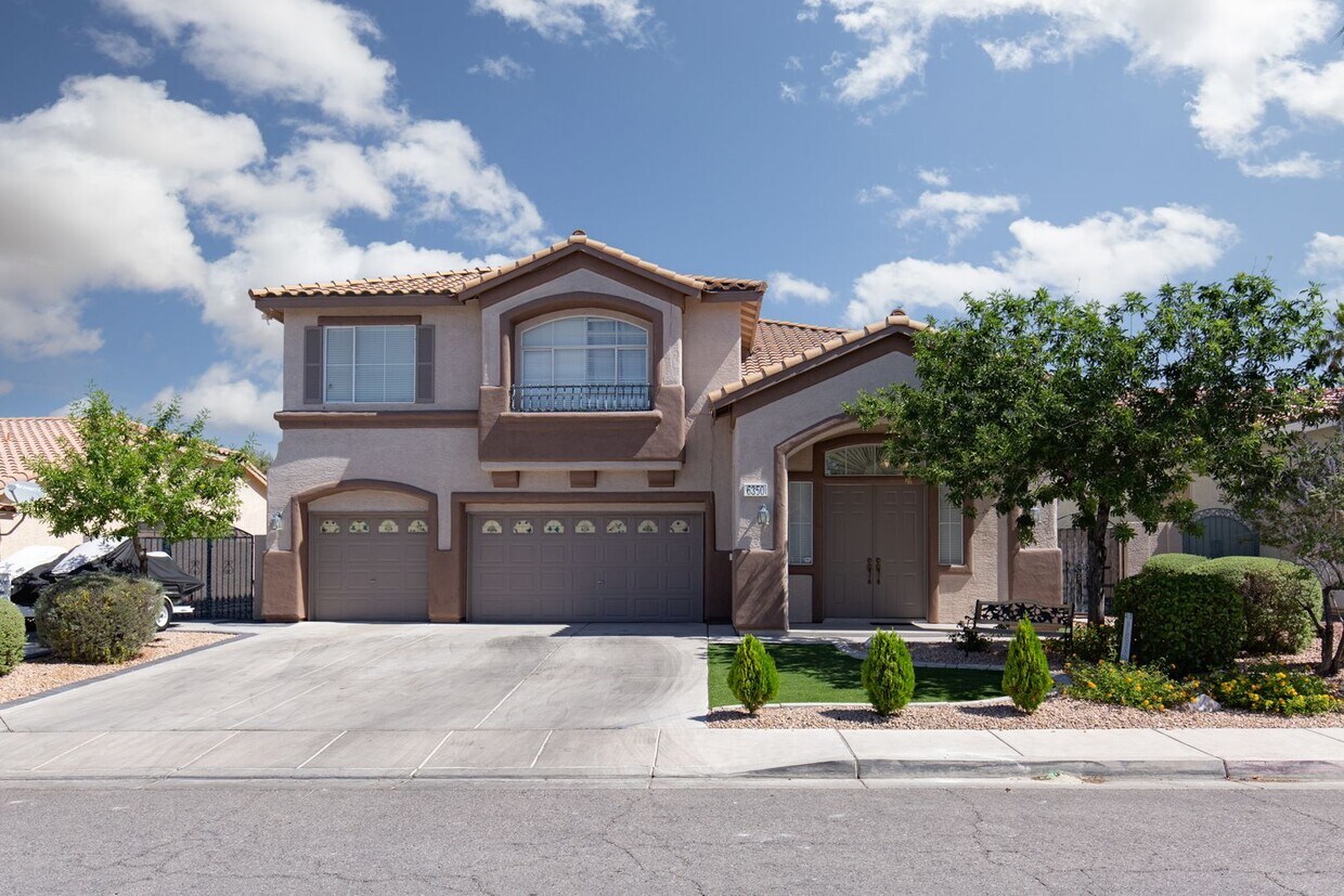 Primary Photo - Sunrise Mountain 5 Bedroom Pool RV Parking