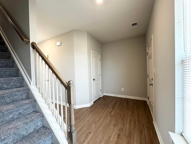 Building Photo - 224 Ivy Grn Pl