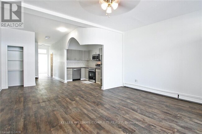 Photo du bâtiment - 590-590 Main St E