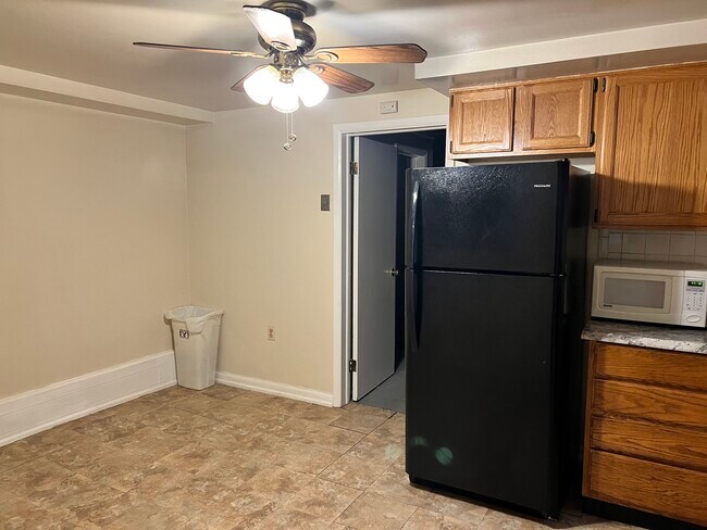 Foto del edificio - 6413 Ridgeview Ave