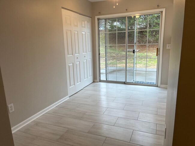 Building Photo - 2464 Stratford Crossing Dr
