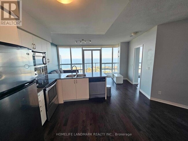 Photo du bâtiment - 2230 Lake Shore Blvd W