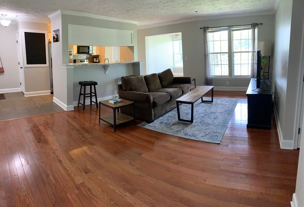 Primary Photo - 3560 Sherbrooke Cir