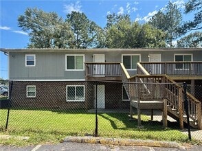 Building Photo - 6077 Pine St