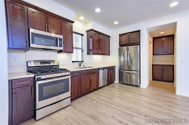 Foto del edificio - 5035 Juneberry Ct