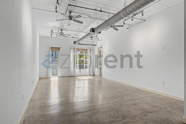 Building Photo - Unit 203